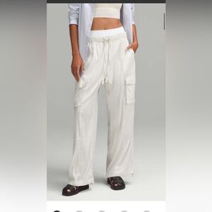 Lululemon lightweight mid rise, cargo pants bone
